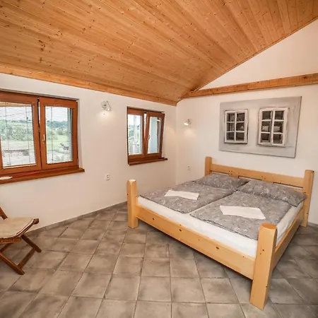 Vinny Sklep Kovarna - Nad Presovnou Rohatec Exterior photo